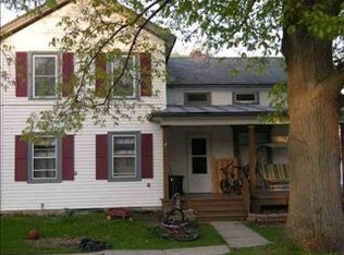 109 S 3rd Ave, Forreston, IL 61030