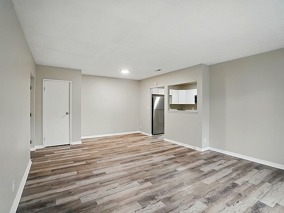 3rd image of 480 Pedretti Ave #17870238