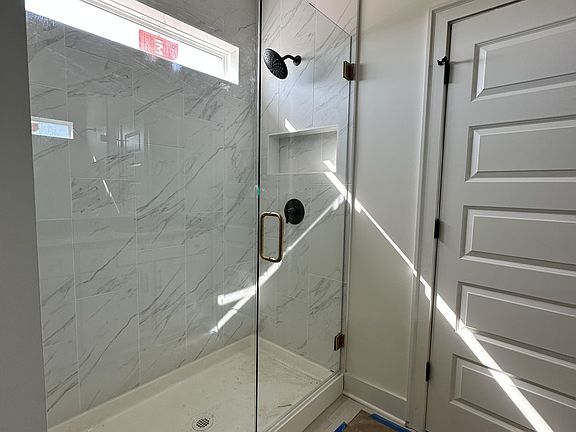 4th image of 5069 Greentree Dr #48