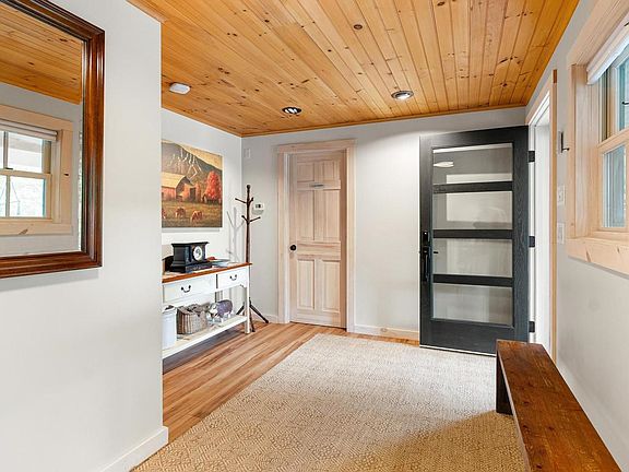5th image of 44 Sugarbush Woods Road