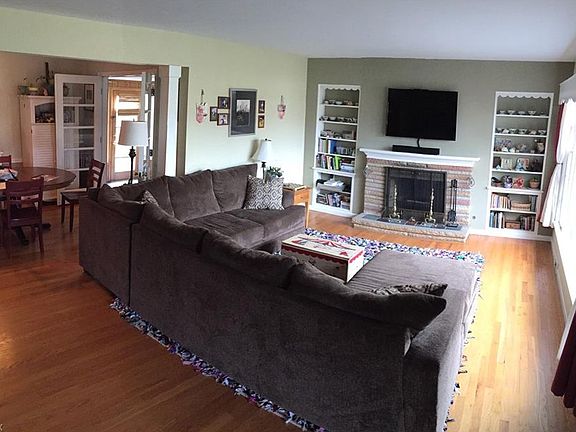 4th image of 20351 Parklane Dr
