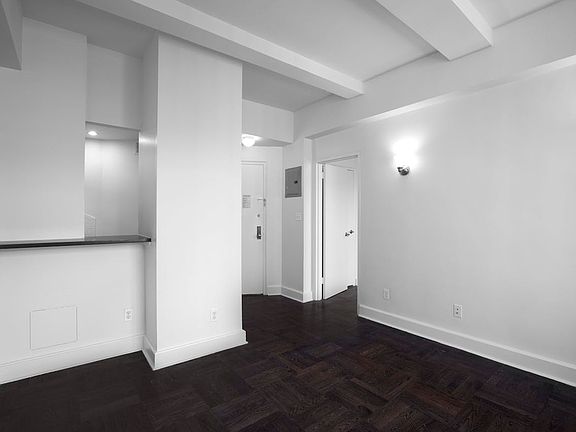 3rd image of 160 W 71st St APT 16S