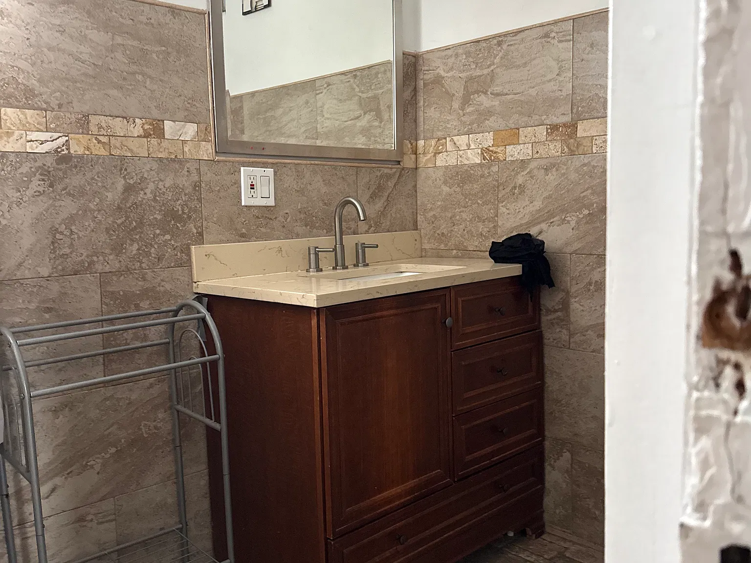 4 bed, 2525 sqft, $4,000 — Photo 4