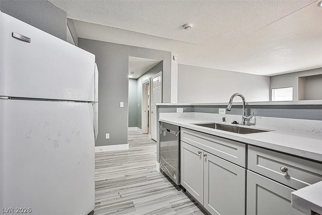 2 bed, 2.0 bath, 1090 sqft, $1,650 — Photo 2
