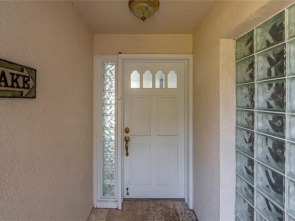 4th image of 3172 N Canal Dr
