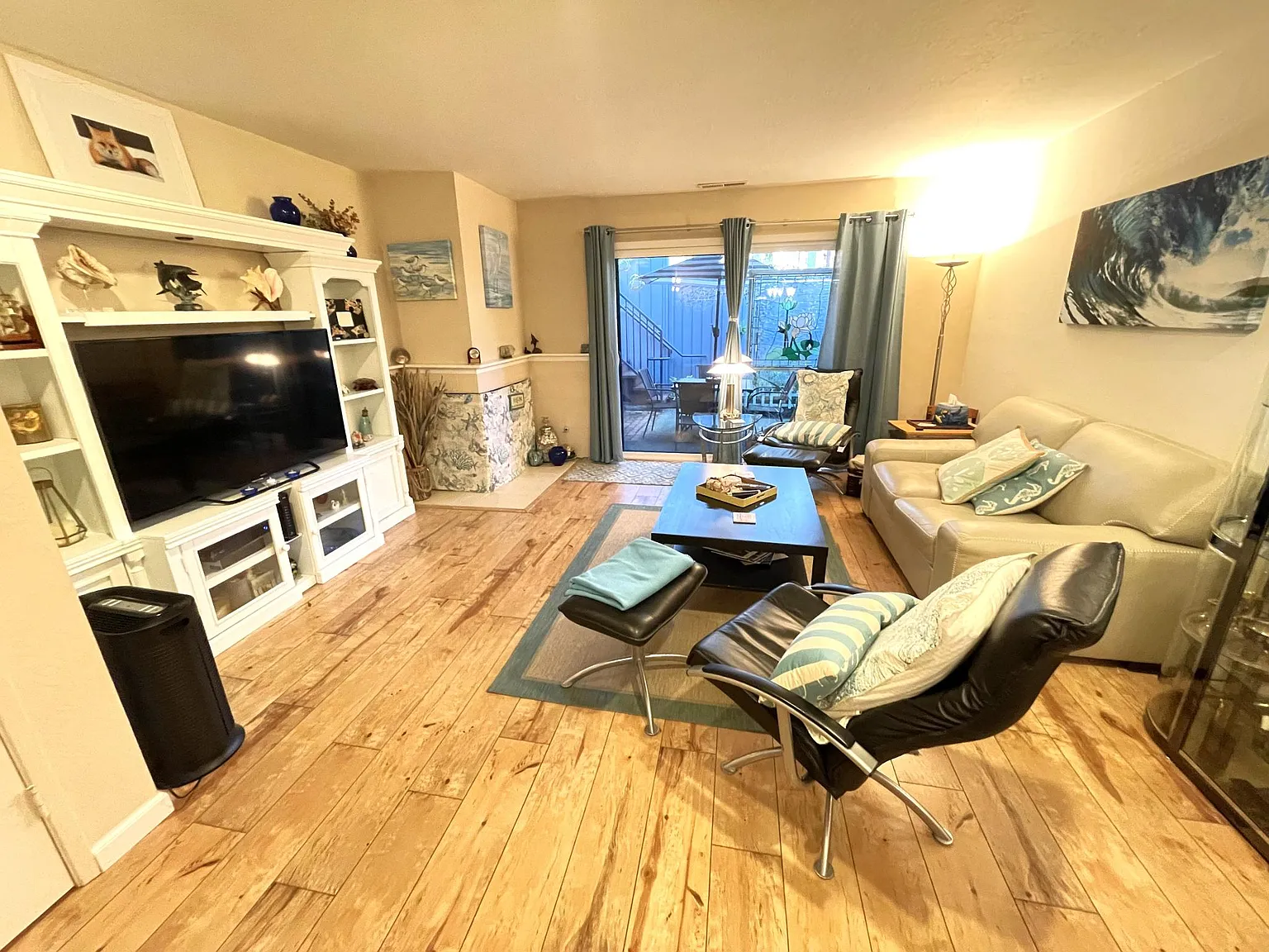 2 bed, 2.5 bath, 1168 sqft, $3,600 — Photo 4
