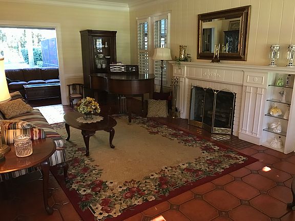 3rd image of 1710 Mariposa Ave