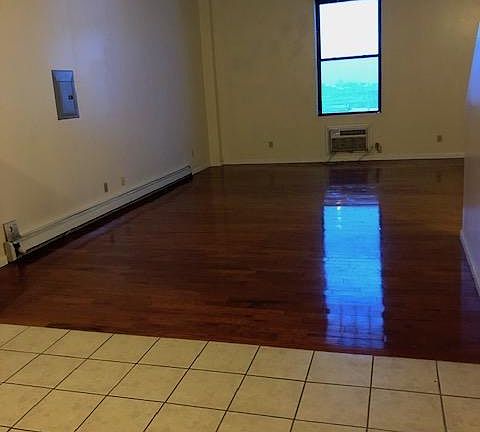2nd image of 230 W Genesee St APT 503