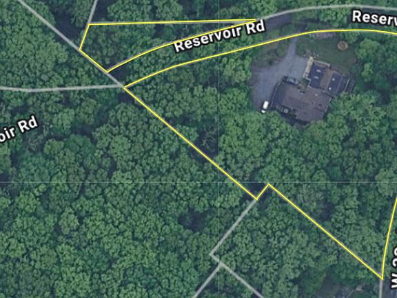 3rd image of 126 W Neversink Rd