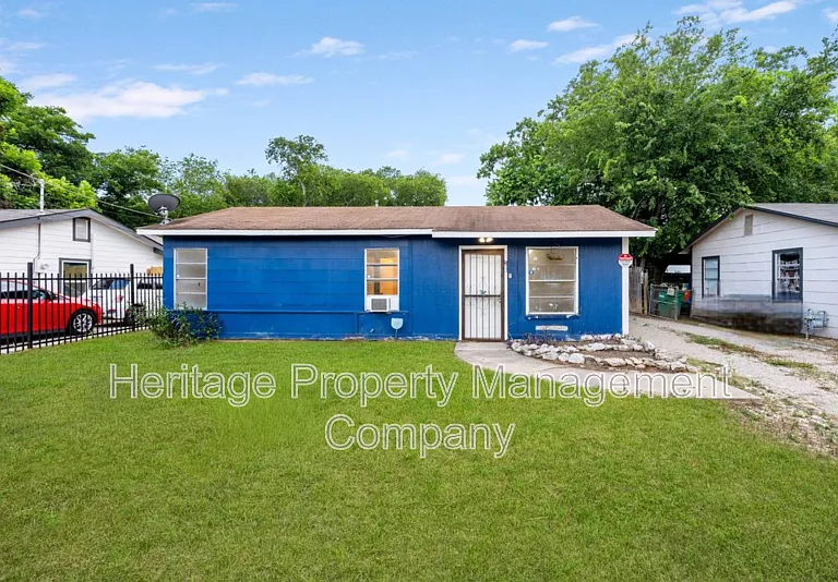 511 Pecan Valley Dr — Photo 1