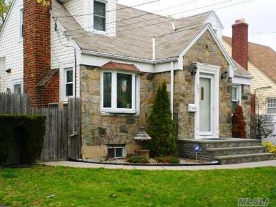 647 Rose Blvd, Baldwin, NY, 11510