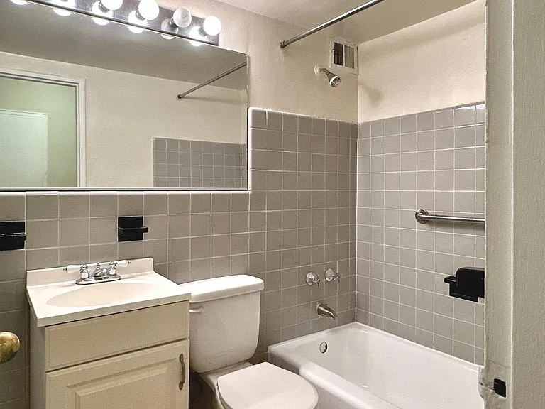 2101 Chestnut St #17-809 — Photo 17