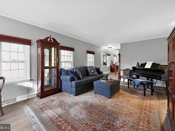 4th image of 745 N Stanwick Rd