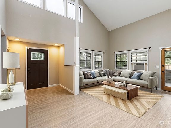 5th image of 4410 Indian Summer Drive SE
