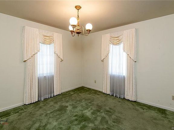 5th image of 2733 Millard St