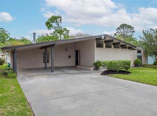 3215 Callaway Dr, Nederland, TX 77627