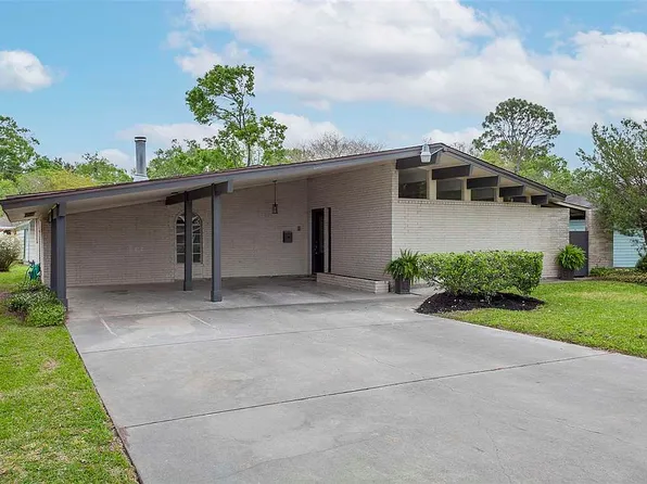 3215 Callaway Dr, Nederland, TX 77627