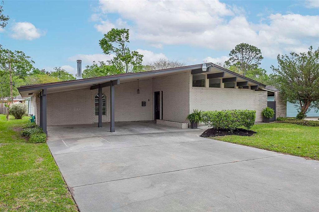 3215 Callaway Dr - Property Image