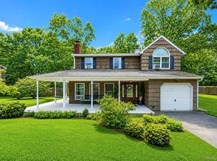 21 Hope Court, Selden, NY 11784