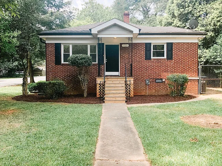 1326 Shamrock Dr — Photo 1