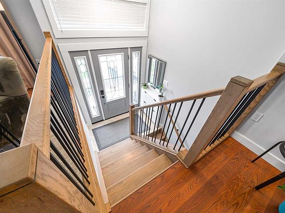 5th image of 828 6th St SE