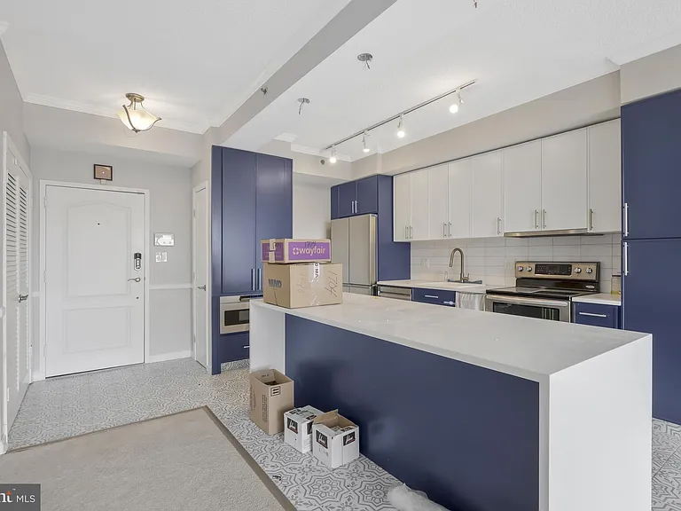 1211 S Eads St #1704 — Photo 6