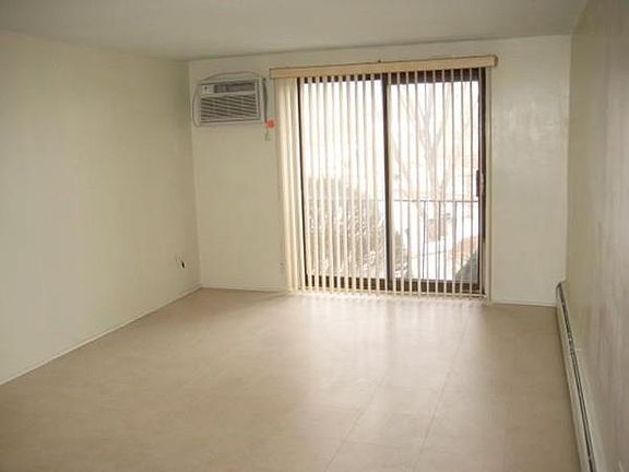 5th image of 151 King St APT 209C