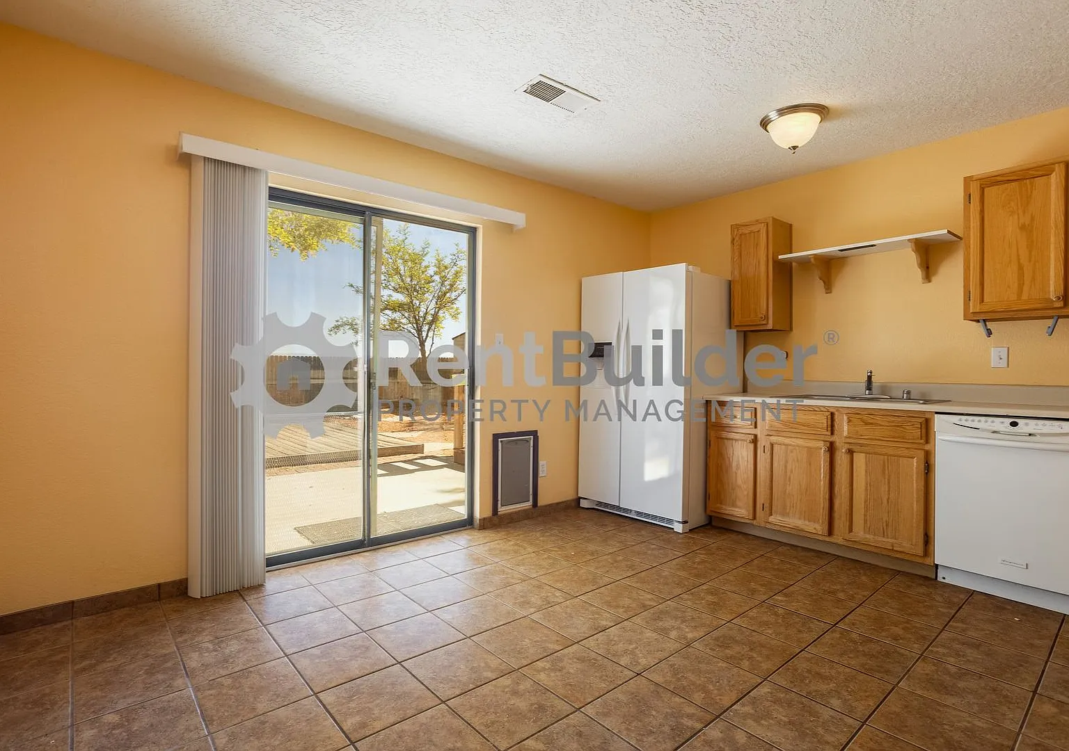 3 bed, 2.0 bath, 1400 sqft, $1,895 — Photo 4