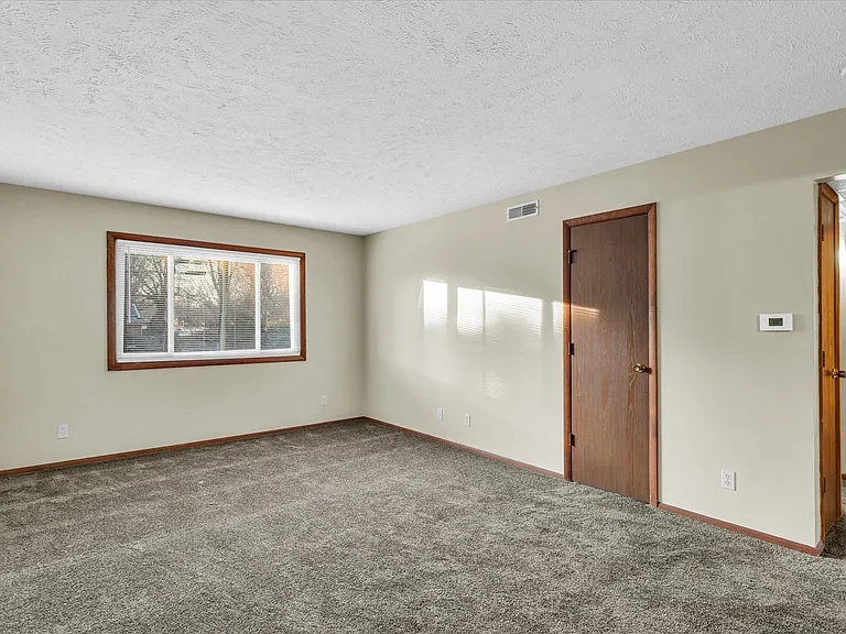 201 S Regency Dr — Photo 15