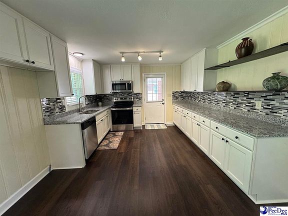 3rd image of 110 Chester Park Cir
