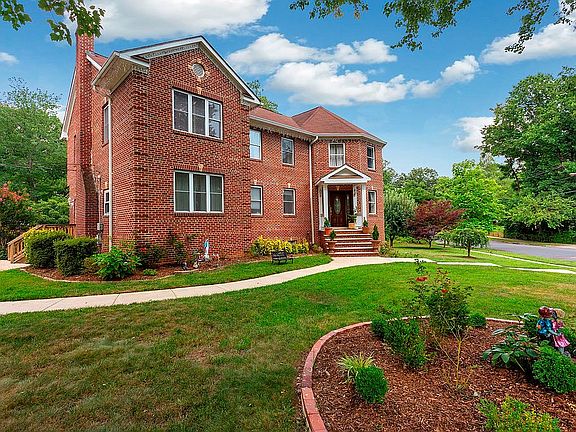 3rd image of 3247 Nealon Dr