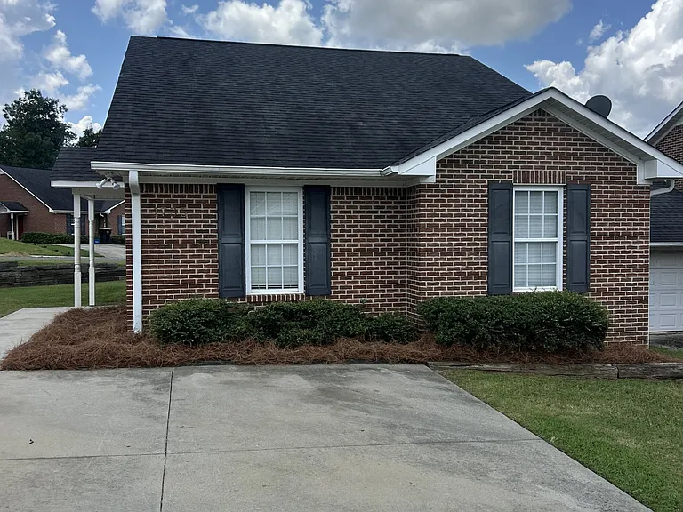 1735 Cobblestone Ln SE — Photo 2