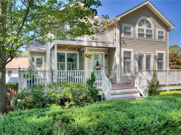 110 Lake View Rd, Cranston, RI 02920