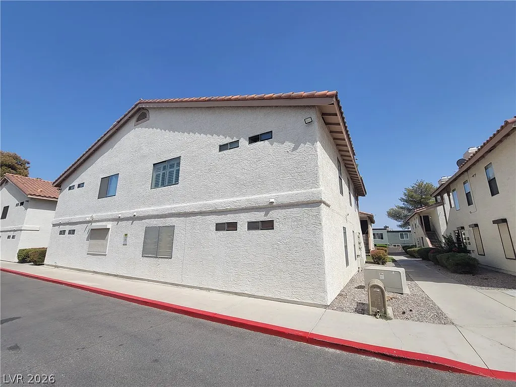 2 bed, 2.0 bath, 1155 sqft, $1,354 — Photo 2