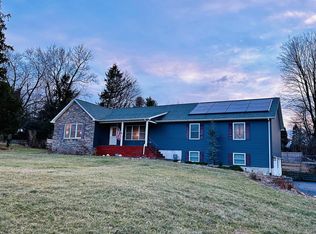 1 Shauger Ter, Hamburg, NJ 07419