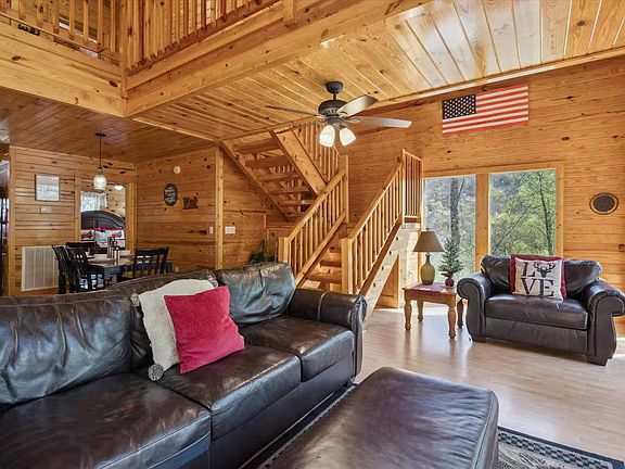 4th image of 3538 Wolf Way