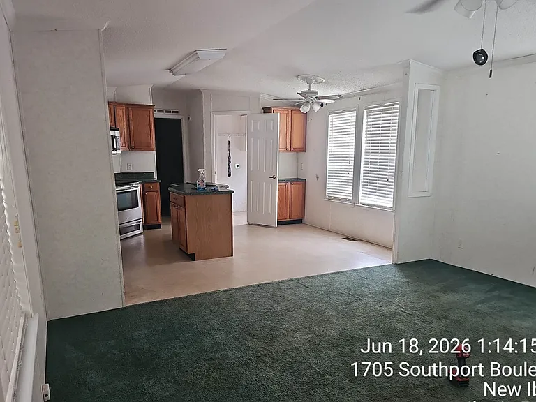 1704 Southport Blvd — Photo 3