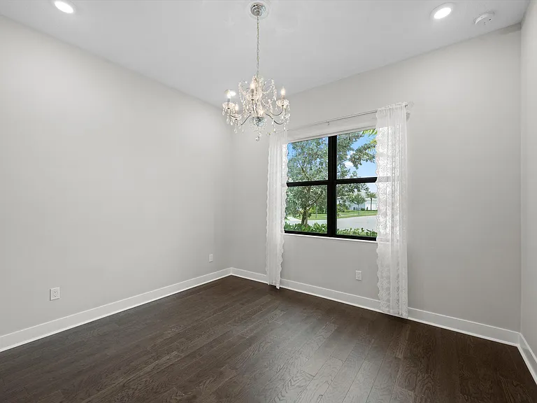 15664 Merritt Dr — Photo 37