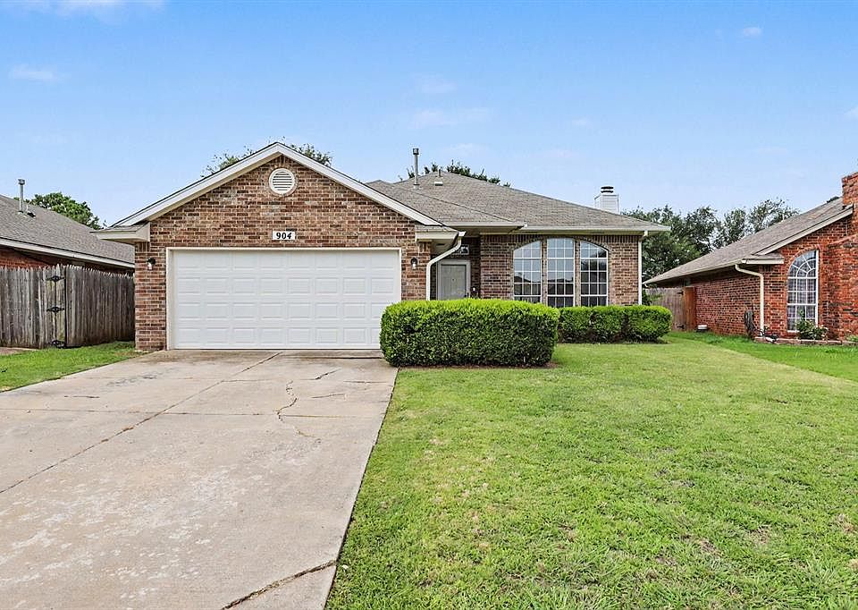 1st image of 904 Pruett Dr