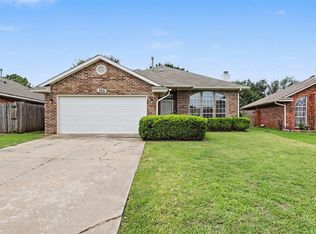 904 Pruett Dr, Edmond, OK 73003