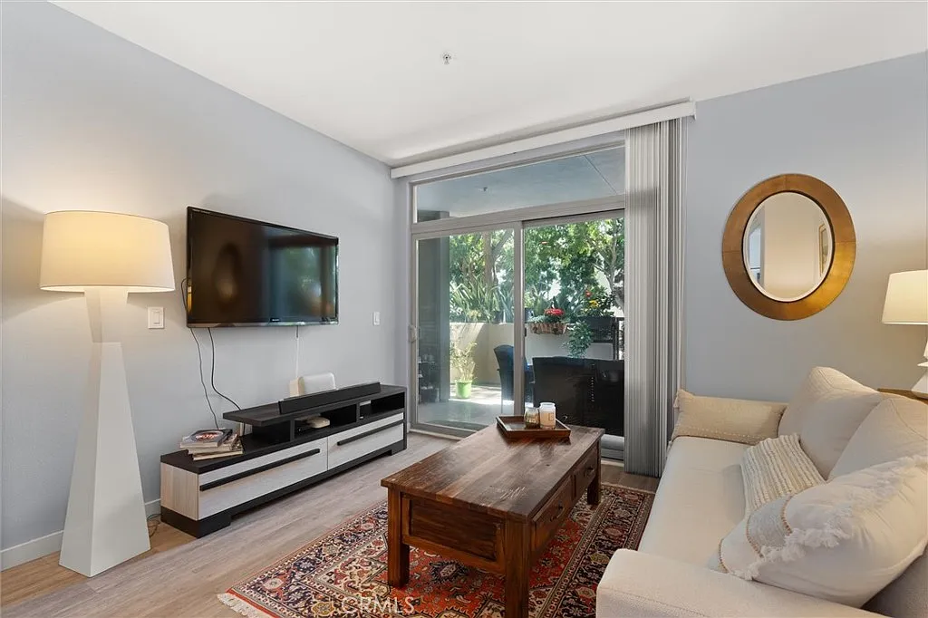 2 bed, 1100 sqft, $5,500 — Photo 2