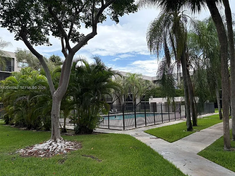 8500 SW 133rd Avenue Rd #422 — Photo 11
