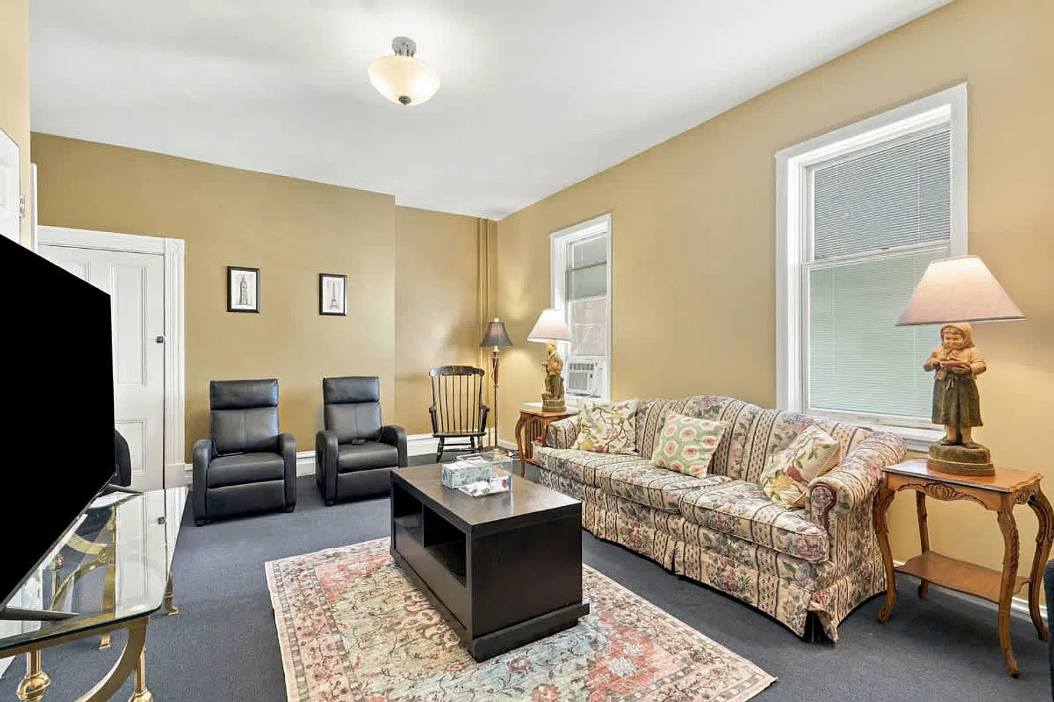 4 bed, 2.0 bath, 2507 sqft, $3,795 — Photo 2
