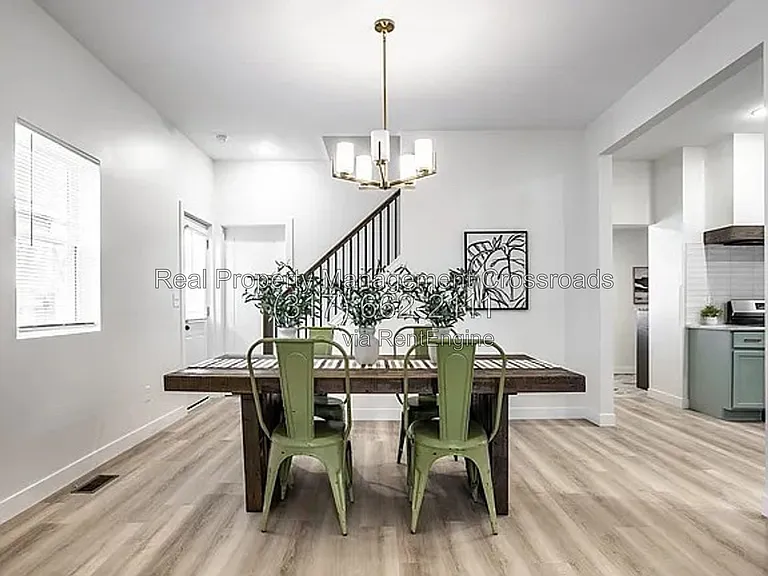 849 N Oakland Ave — Photo 10