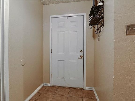 3rd image of 1511 Creekwood Ln