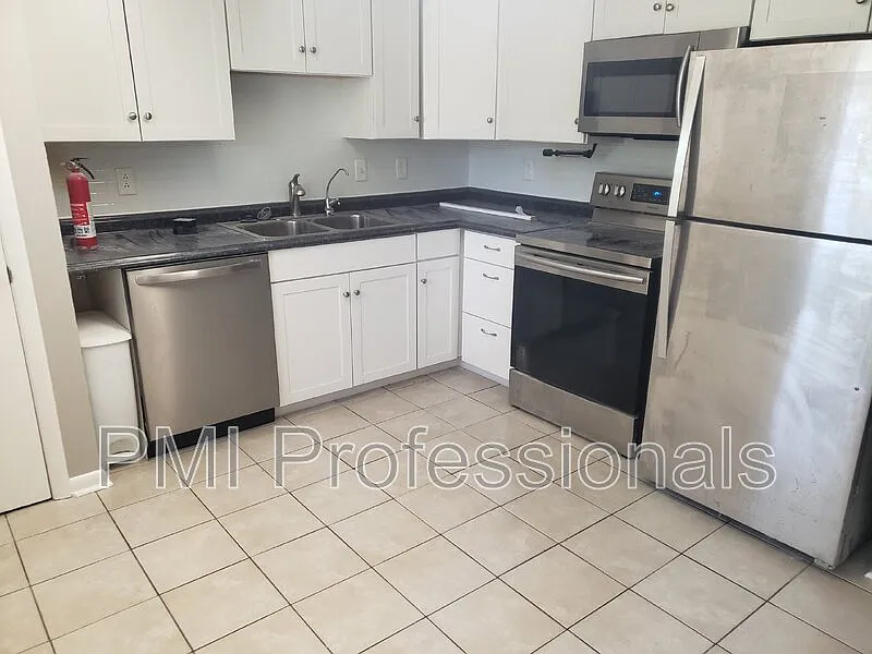 Colony Pk Condominiums — Photo 3