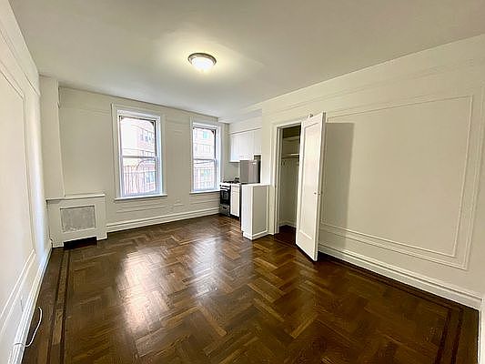 1st image of 220 E 36th St APT D2