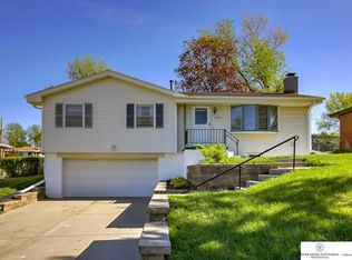 6408 Whitmore St, Omaha, NE 68152