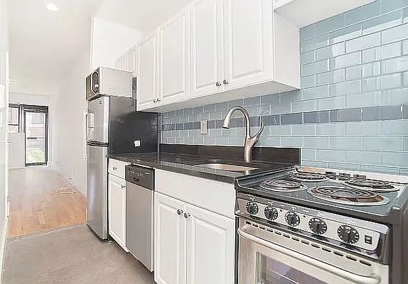 5th image of 213 E 37th St #3E