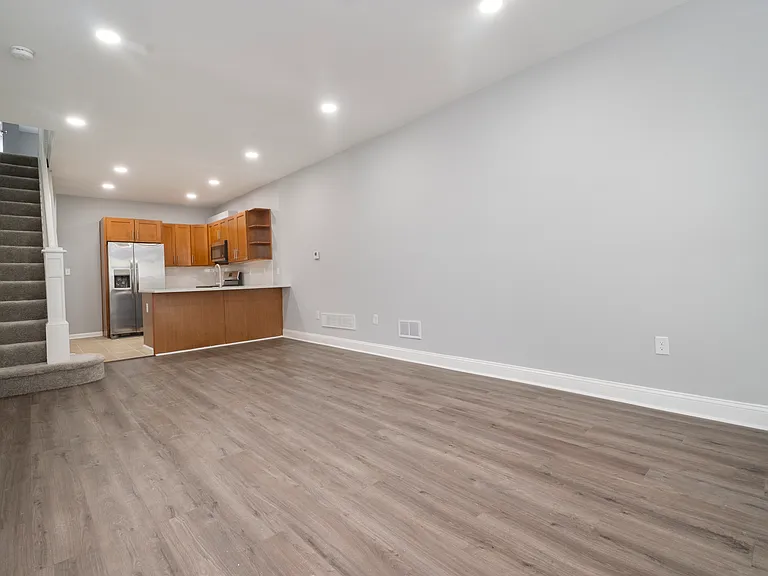 415 N Kenwood Ave — Photo 5